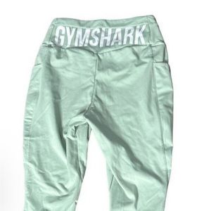 Gym shark leggings